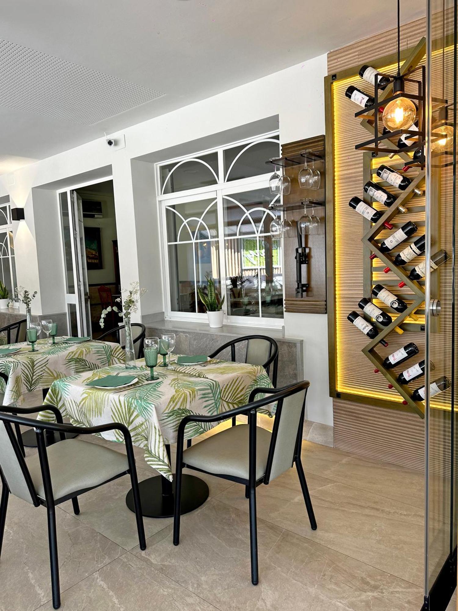 Hostal Restaurante El Cary Montemayor Bagian luar foto