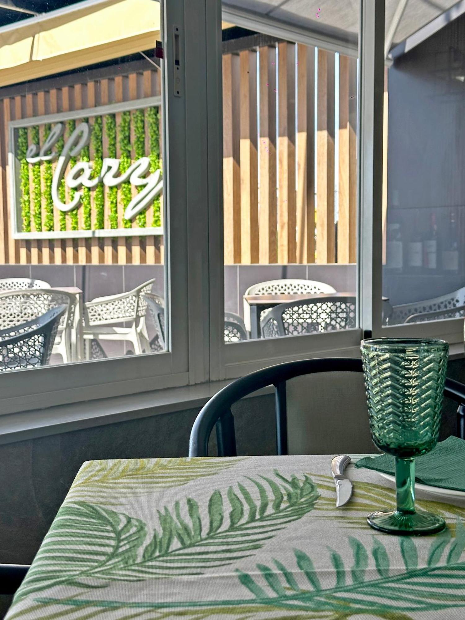 Hostal Restaurante El Cary Montemayor Bagian luar foto