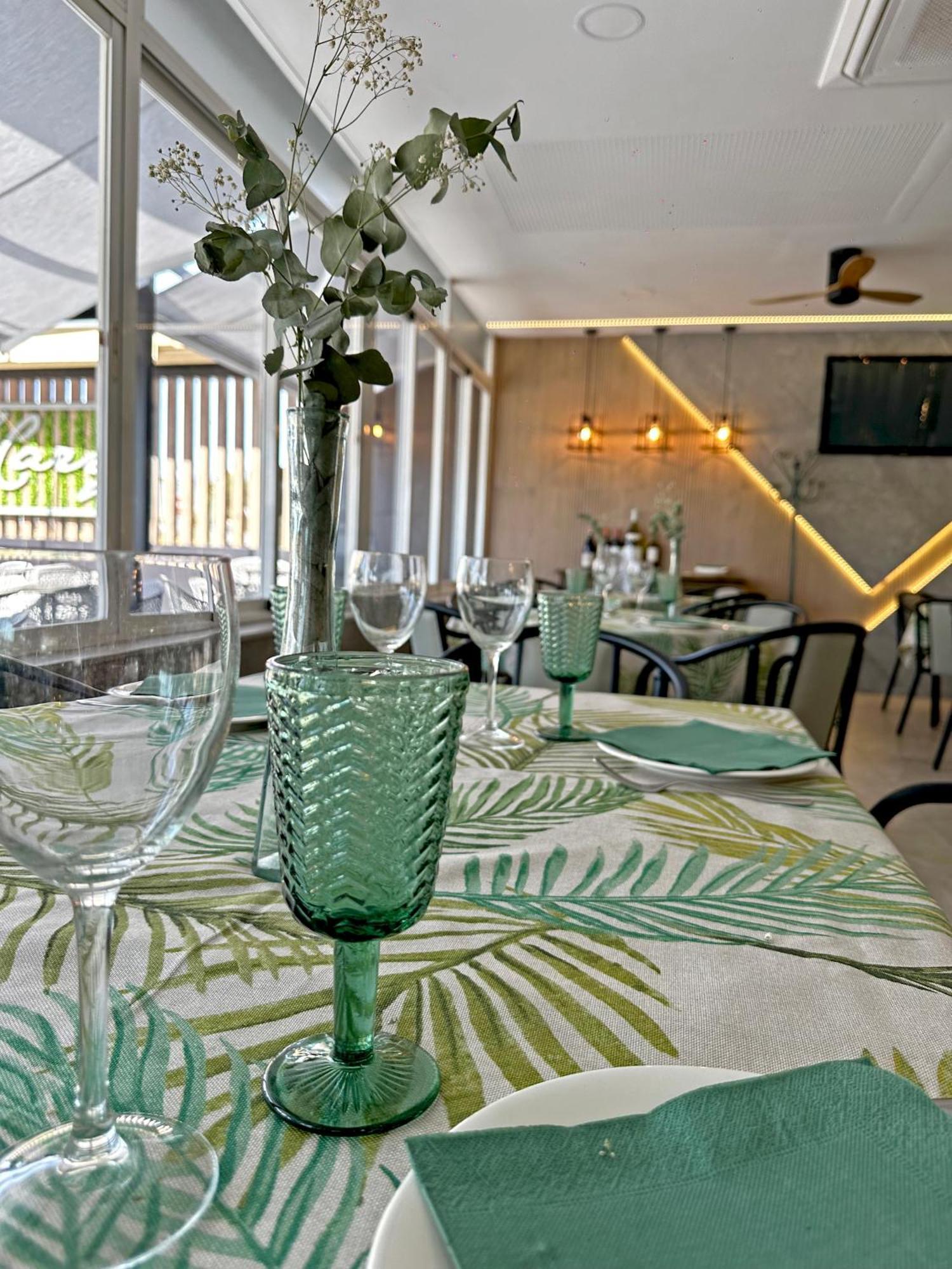 Hostal Restaurante El Cary Montemayor Bagian luar foto