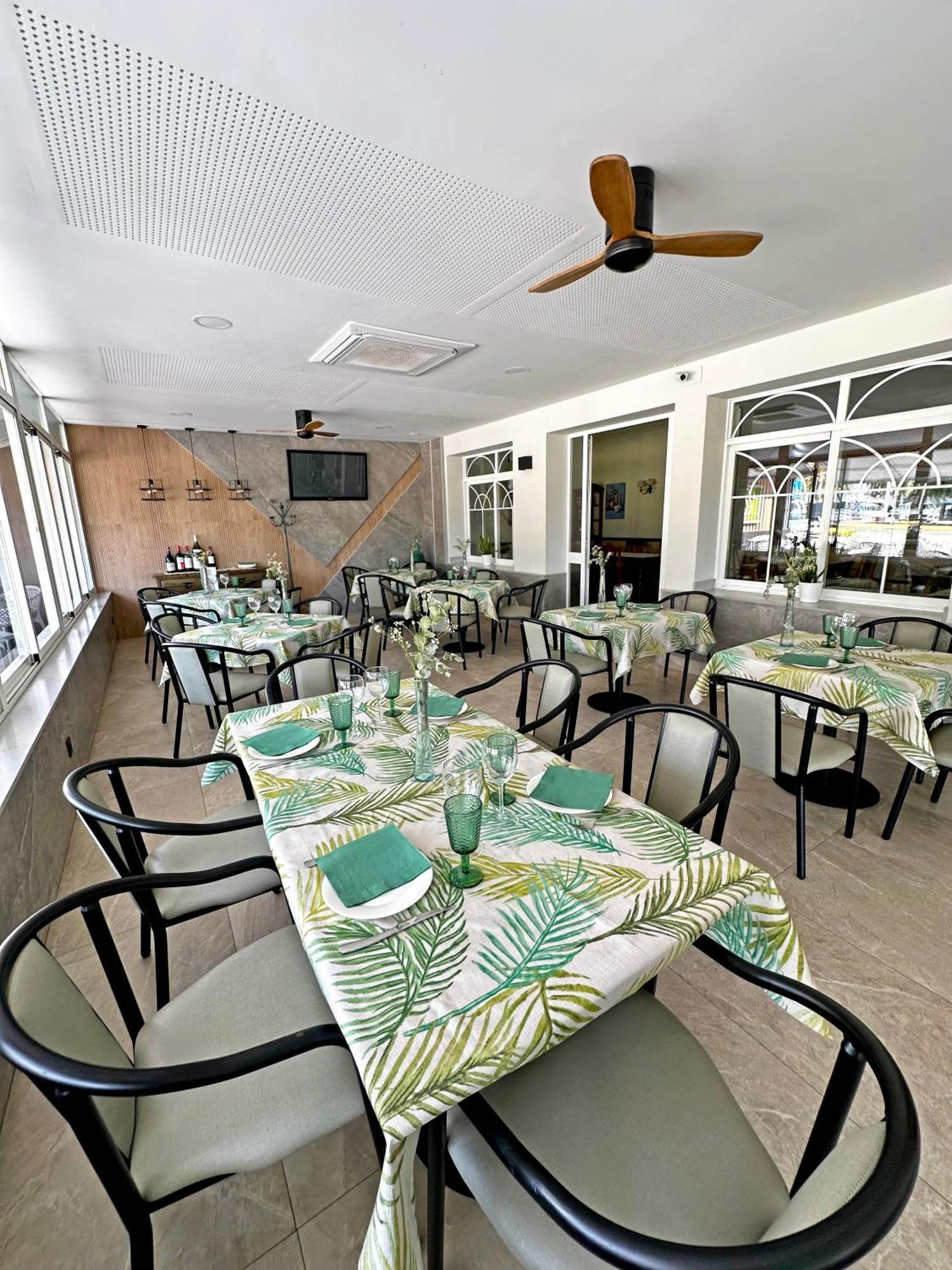 Hostal Restaurante El Cary Montemayor Bagian luar foto